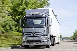 国产奔驰卡车试驾视频,驾驭未来，感受国产重卡新风采