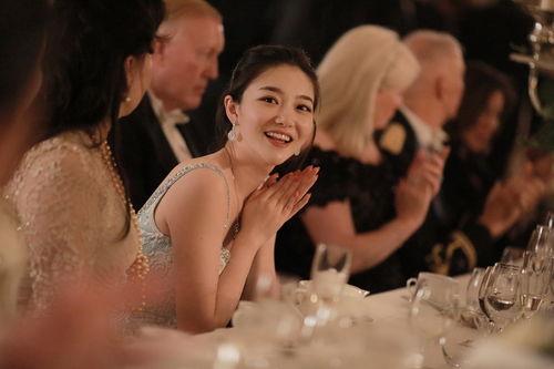 中国名媛美国产子视频播放,中国名媛海外生子现象解析